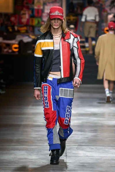 Look 28